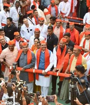 #Nagpur | रामनवमी पर निकली भव्य शोभायात्रा, सीएम देवेंद्र फडणवीस, केंद्रीय मंत्री नितिन गडकरी की रही उपस्थिति, देखें तस्वीरें